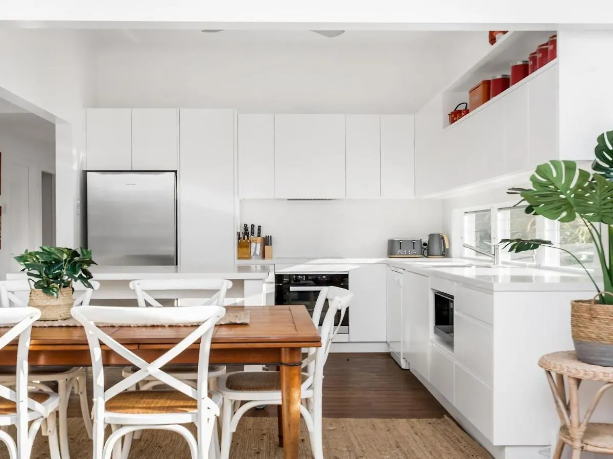 Alkira - Boutique Cottage - Walk To Clarkes Beach Byron Bay