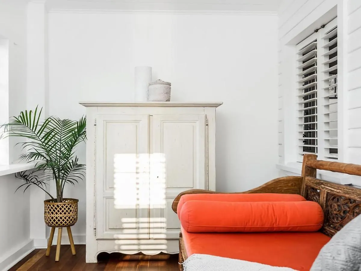 Alkira - Boutique Cottage - Walk To Clarkes Beach Byron Bay