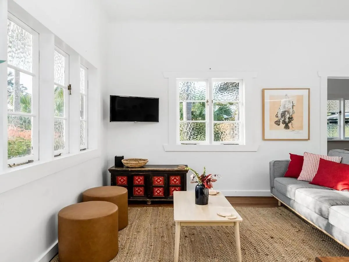 Alkira - Boutique Cottage - Walk To Clarkes Beach Byron Bay