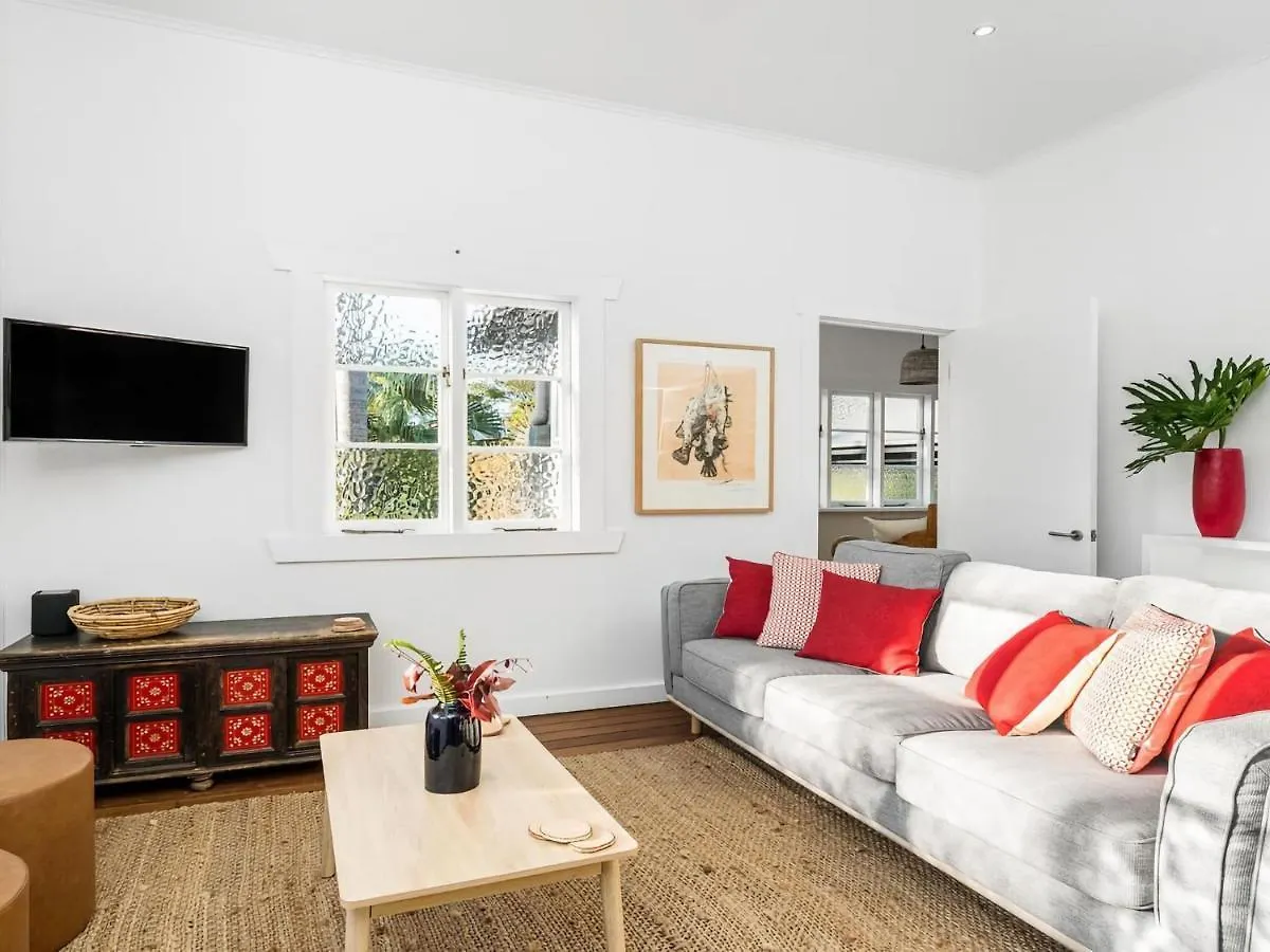 Alkira - Boutique Cottage - Walk To Clarkes Beach Byron Bay